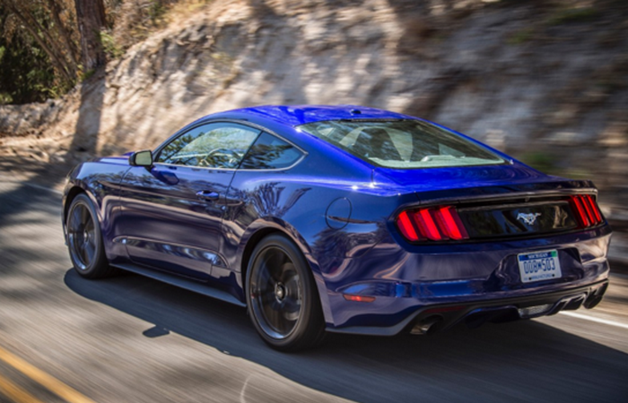 Ford Mustang: выглядит дороже, чем стоит. Ford Mustang: выглядит дороже, чем стоит.