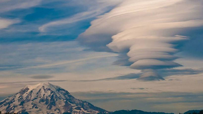 Краса на межі фантастики: де можна побачити лінзовидні хмари Красота на грани фантастики: где можно увидеть линзовидные облака
