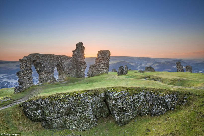 Самые невероятные и мистические заброшенные замки мира 