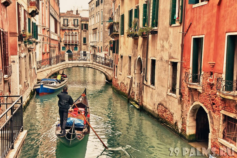 10 знаменитых городов, которые подделал Китай, и как они выглядят на самом деле 10 знаменитых городов, которые подделал Китай, и как они выглядят на самом деле