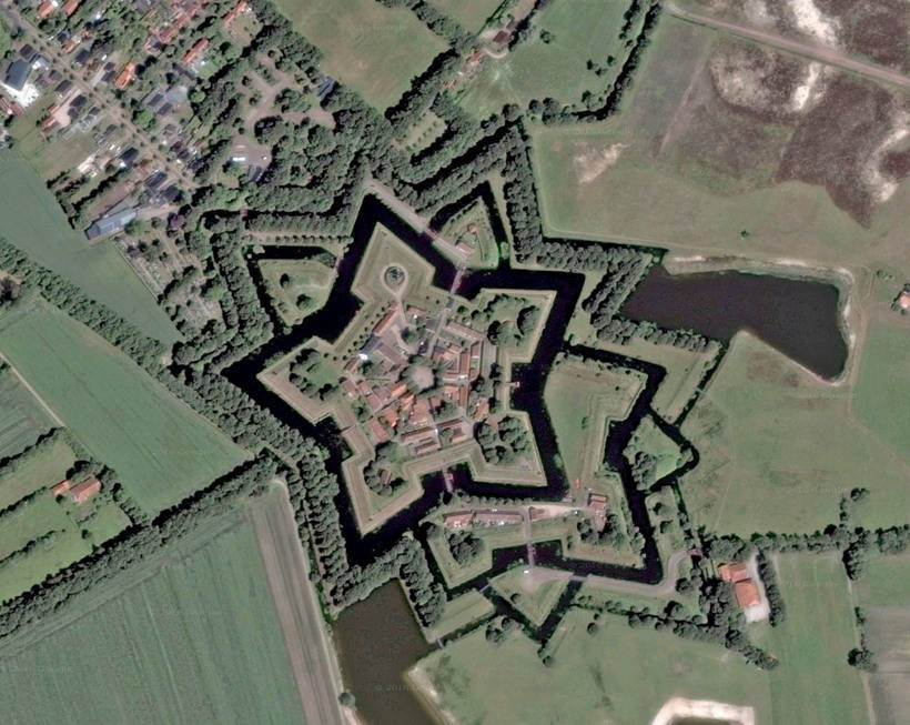 Бауртанге: удивительная крепость-звезда в Нидерландах Бауртанге: удивительная крепость-звезда в Нидерландах