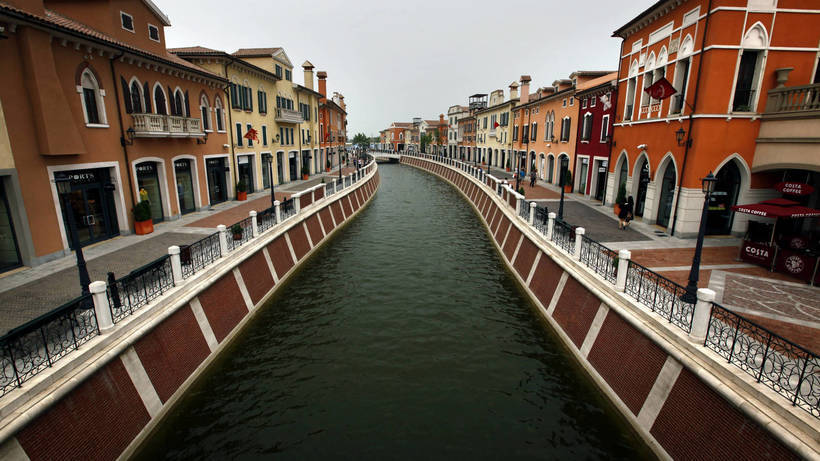 10 знаменитых городов, которые подделал Китай, и как они выглядят на самом деле 10 знаменитых городов, которые подделал Китай, и как они выглядят на самом деле