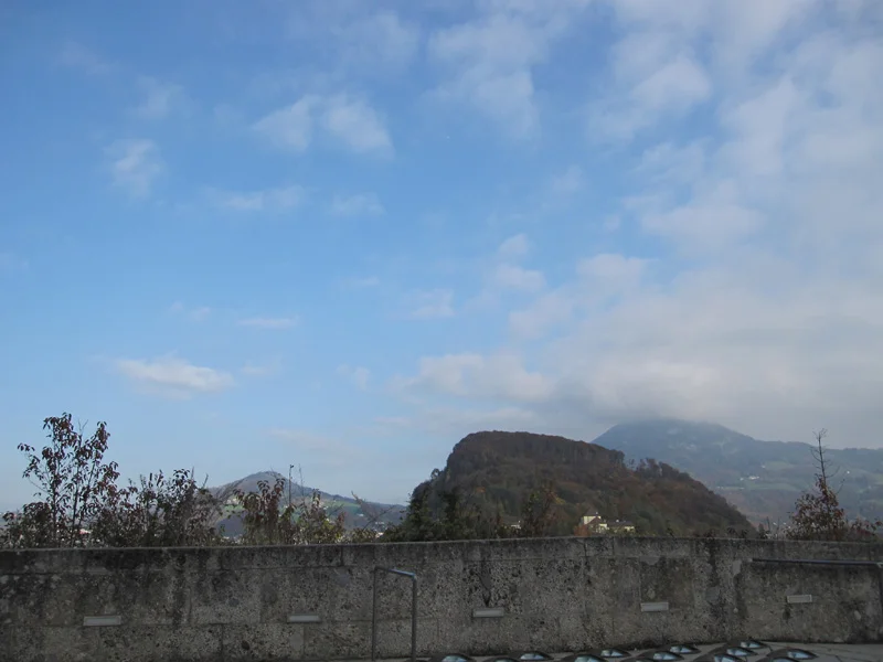 Вход в лифт Мёнхсберга на улице Гштеттенгассе в Зальцбурге