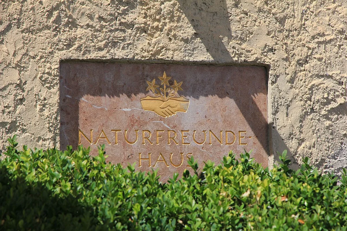 Терраса горного приюта Stadtalm на Мёнхсберге с видом на Зальцбург