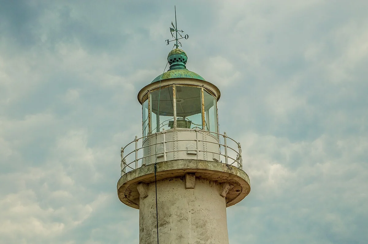 Греческие амфоры и золотые украшения в Археологическом музее Созополя