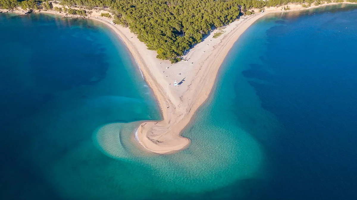 Zlatni Rat на острове Брач: самый красивый пляж Хорватии с золотым песком и бирюзовой водой