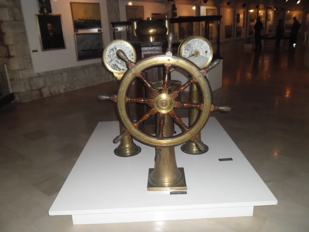 Panoramablick auf die Altstadt Dubrovnik mit ihren mittelalterlichen roten Dächern