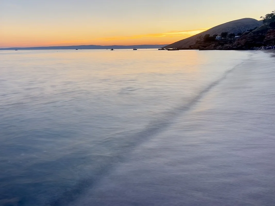 Plage Baša sur l’île de Krk, avec ses plages de galets et ses eaux azurées