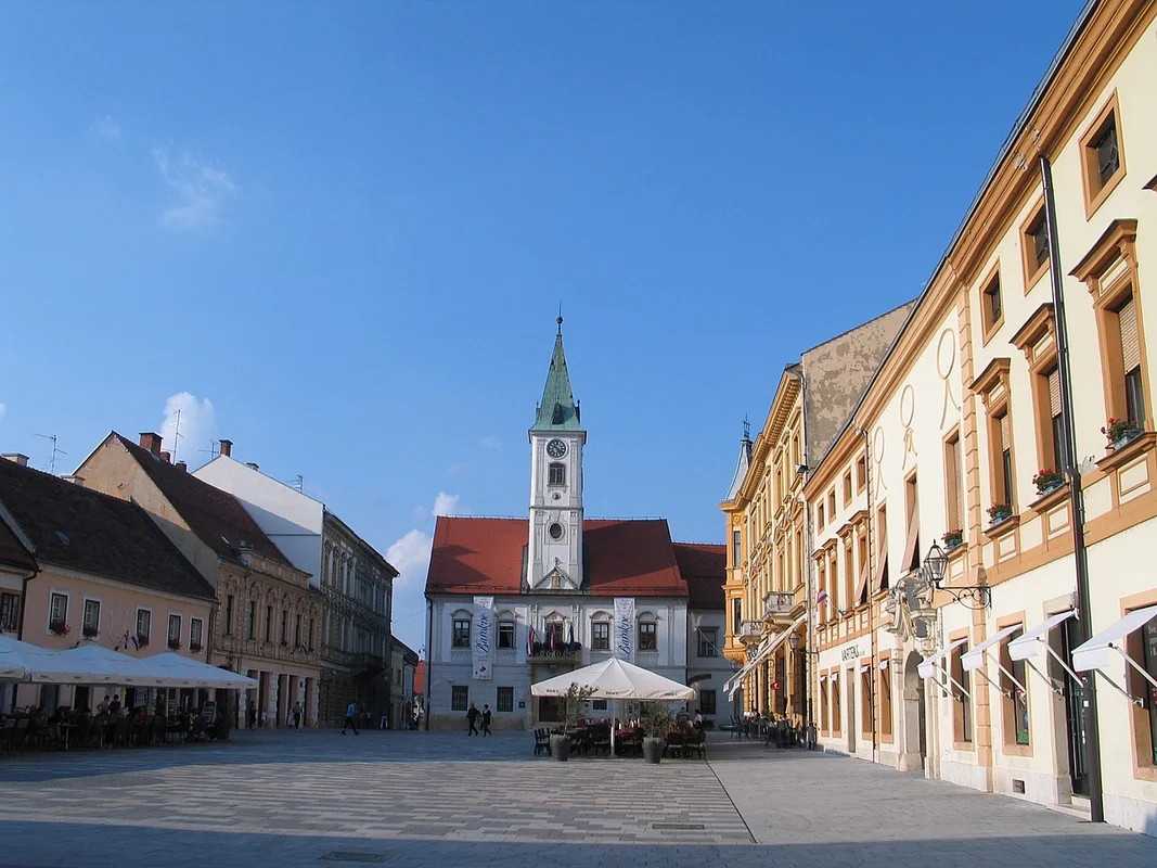 किंग टोमिस्लाव प्लाजा, जहाँ बैरोक शैली के घर एवं फव्वारे हैं