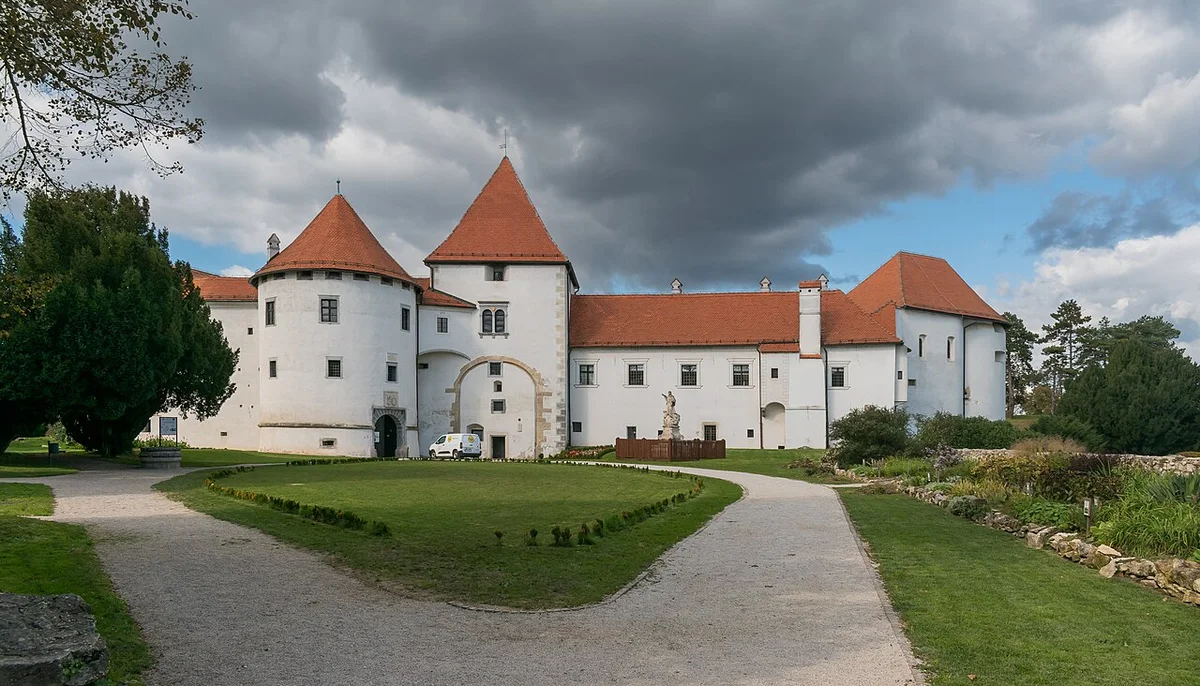 वाराजदीन में बहाल किया गया बारोको पैलेस