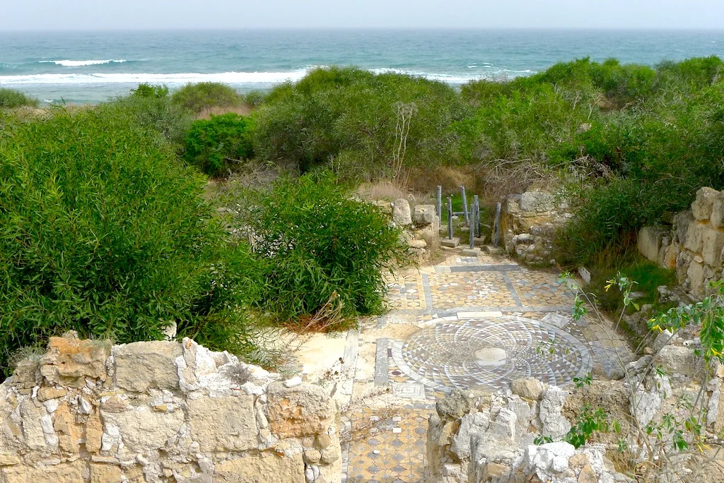 Ruines de la basilique de Campanopetra sur la côte de Salamine