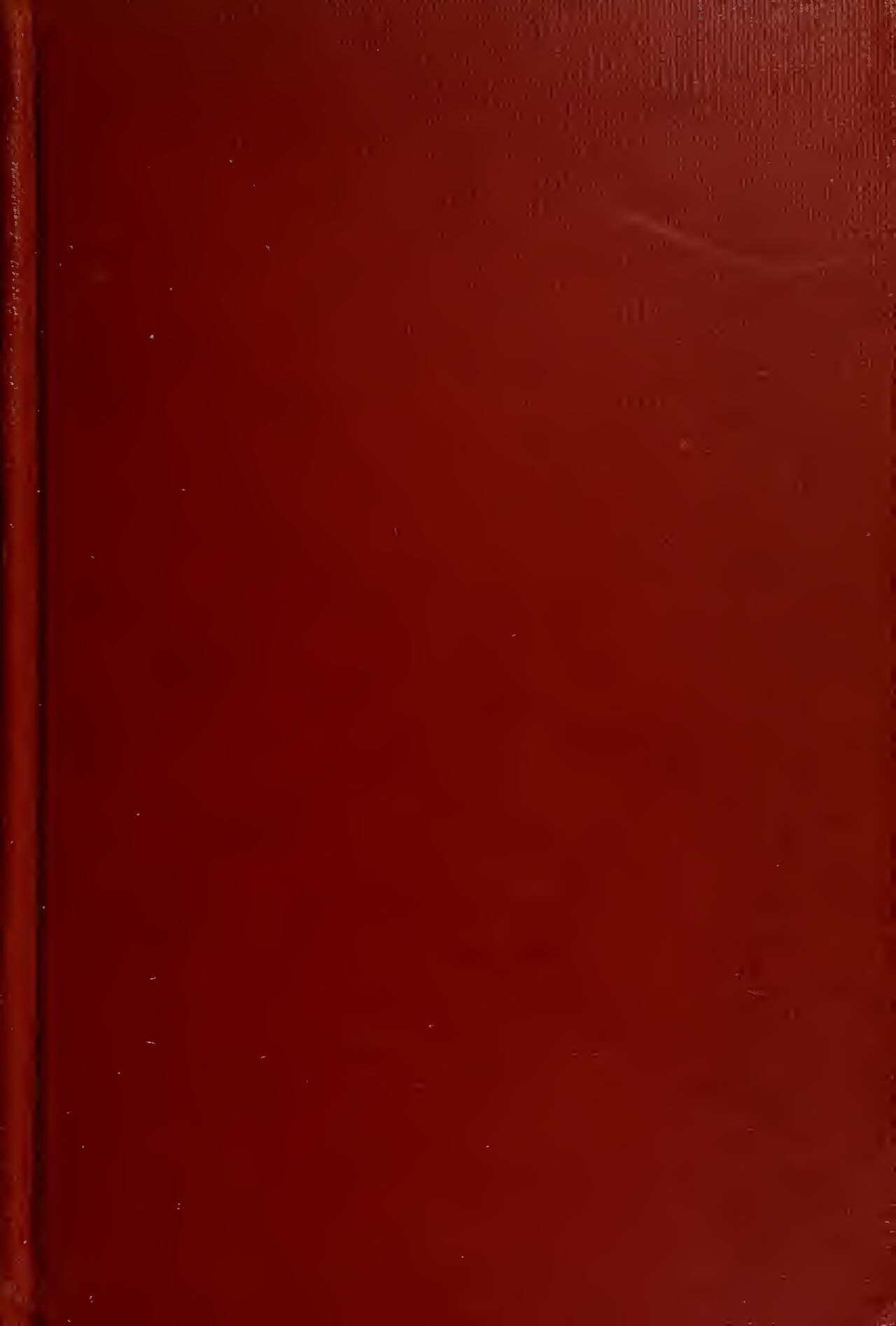 Église gothique avec des voûtes pointues et un portail médiéval