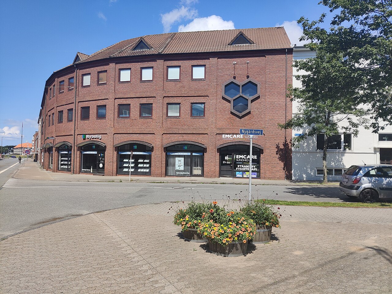 एस्बियर्ग के हैवनफ्रंट पर स्थित मैंडोल्क की पत्थर की मूर्ति