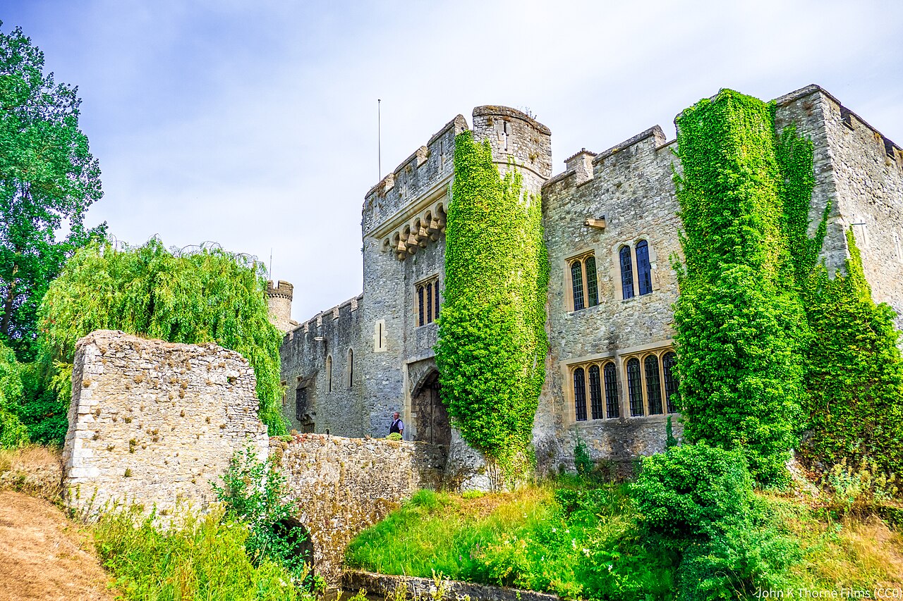 纽博格城堡的主塔，内院景观