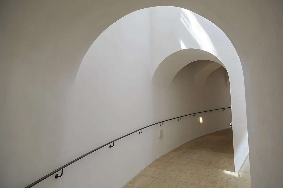 Intérieur de la coupole de la Frauenkirkhe, avec ses peintures et ses détails architecturaux