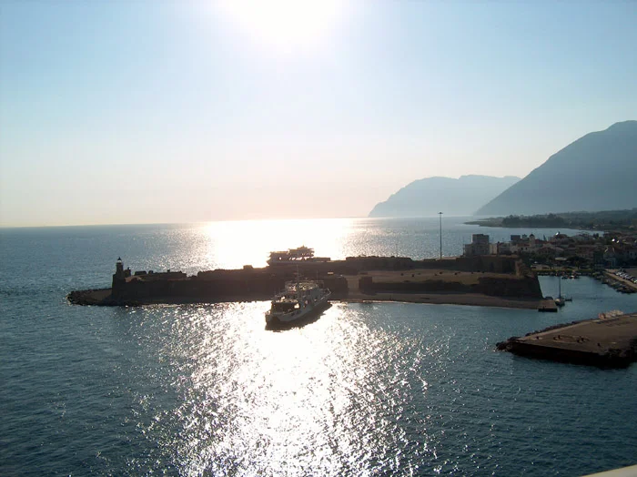 Крепость Антирио на северном берегу Коринфского залива