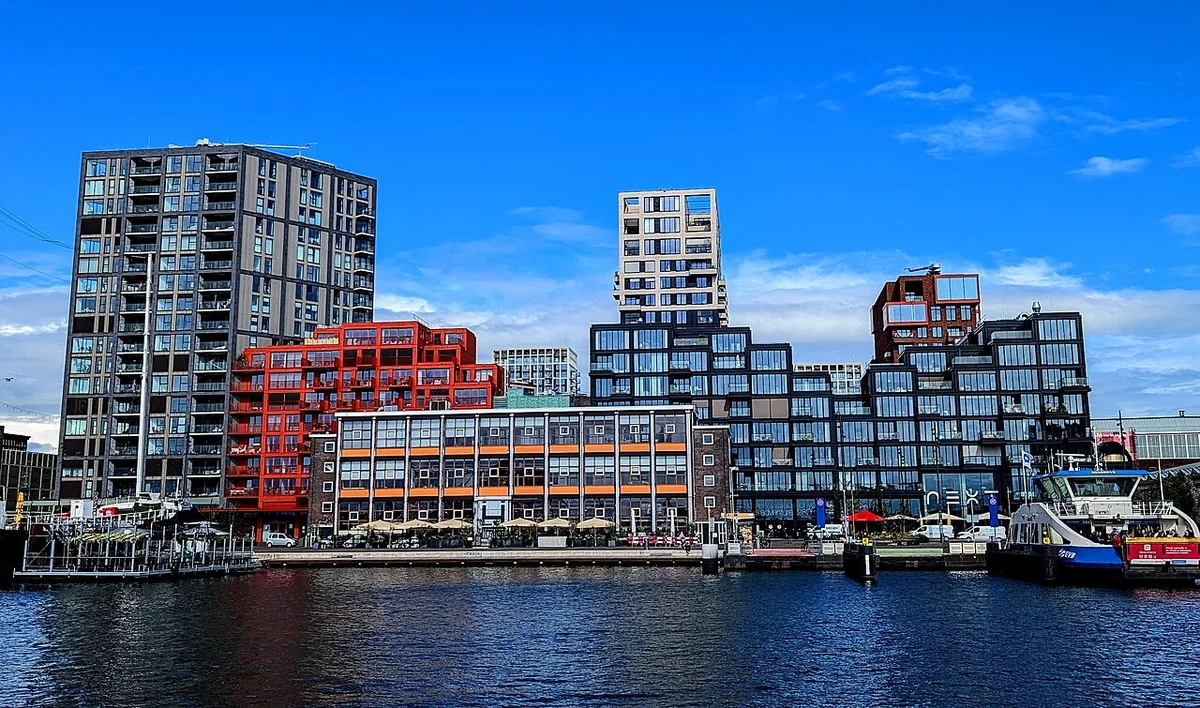 Арт-пространство NDSM-werf на бывшей судоверфи в Амстердаме