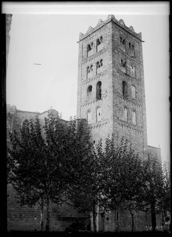 Велосипедисты на улицах исторического центра Бреды