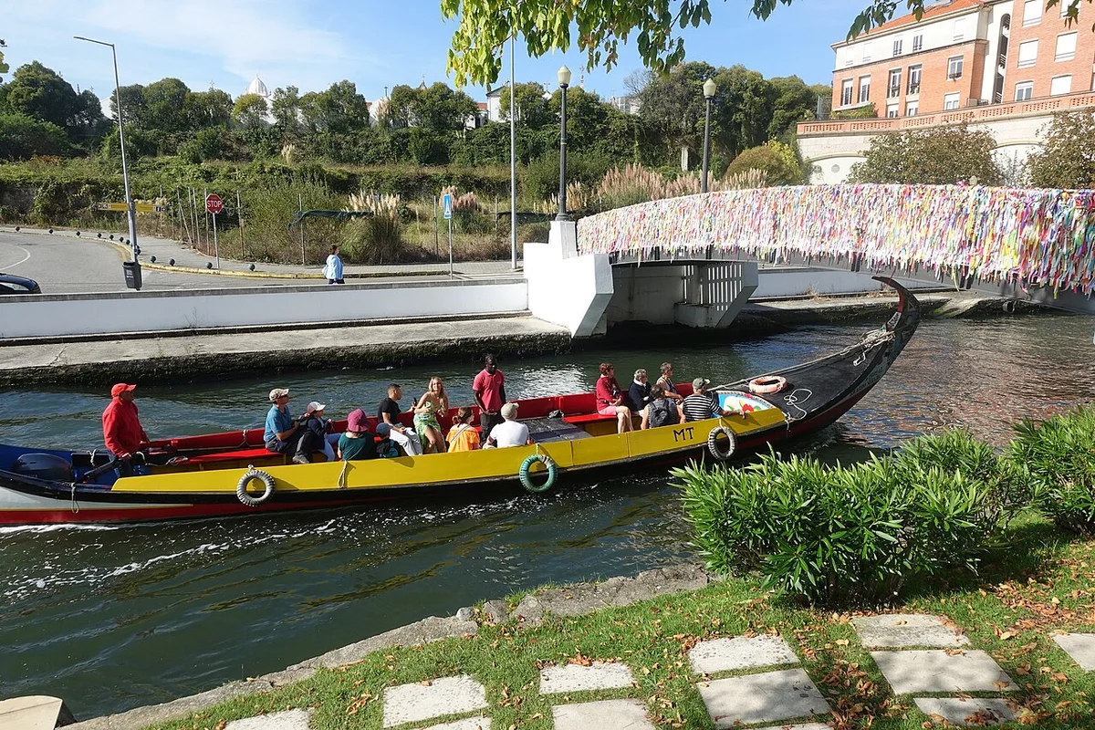 Авейру: португальская Венеция с расписными лодками moliceiro
