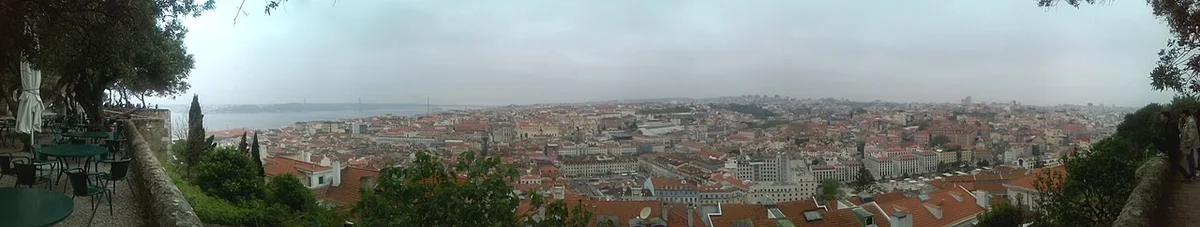 Vue panoramique sur Lisbonne depuis les murailles du château Saint-Georges