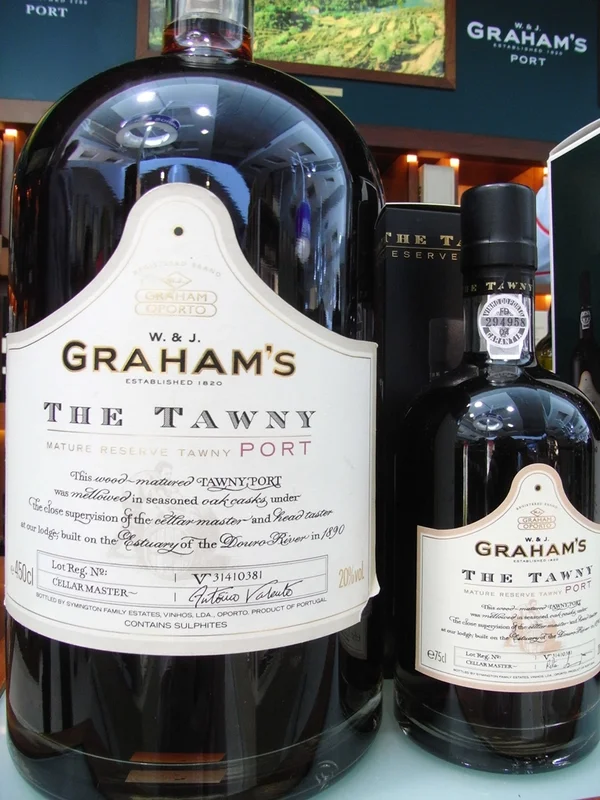 Терраса ресторана Graham's с видом на закатный Порту