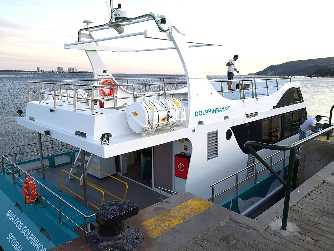 Мыс Эшпишел — драматические скалы на западной оконечности залива