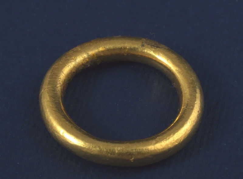 Сопочани, розташовані на березі річки Рашка, оточені горами