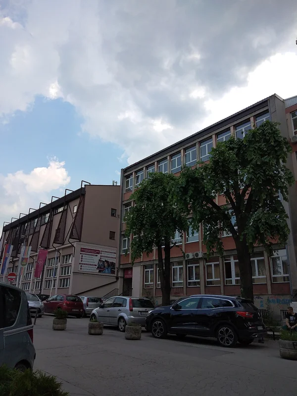 Старый вокзал в Ужице со стоящими паровозами