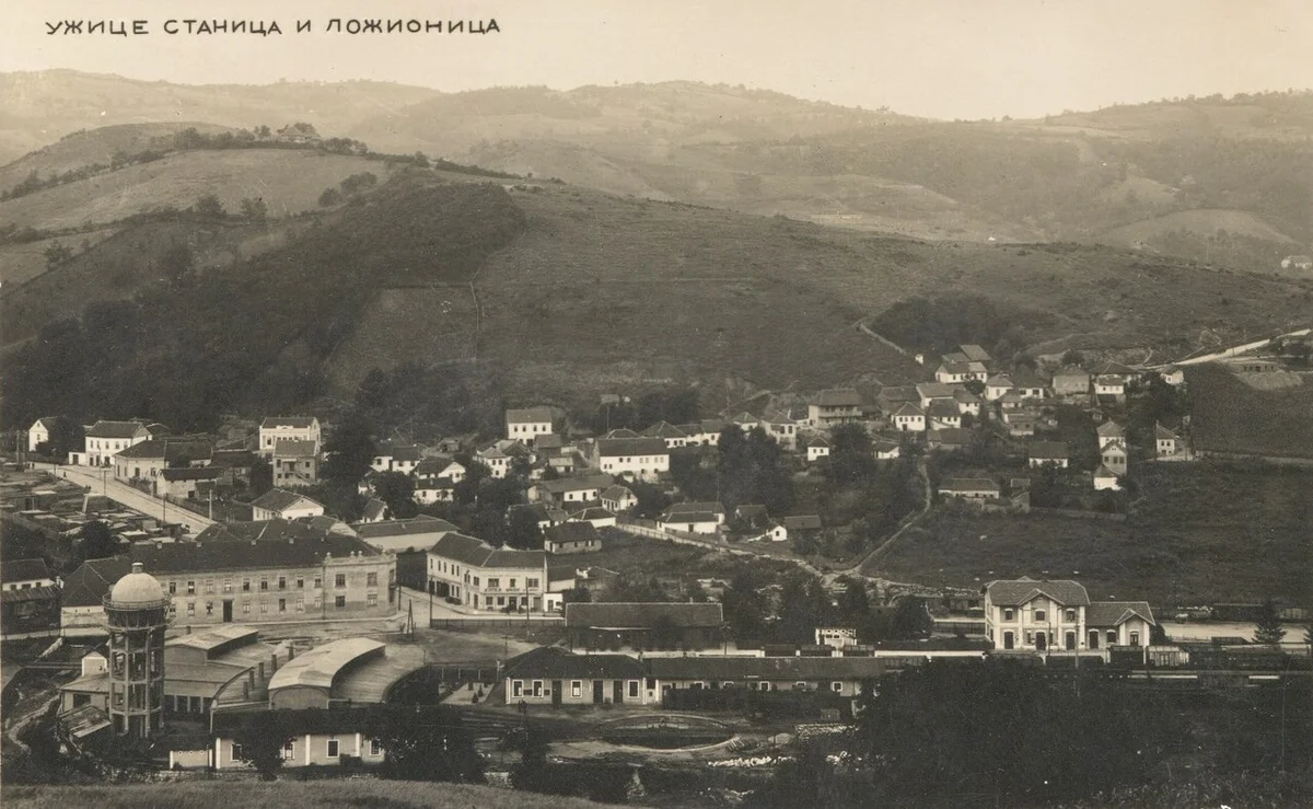 Вид с станции Шарган на горные долины и лесные массивы