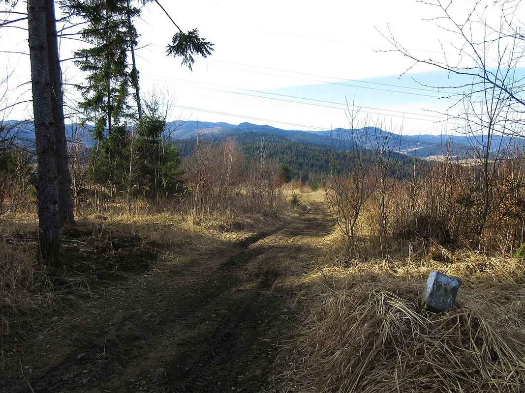 Средневековая башня Маркова кула с сохранёнными оборонительными стенами