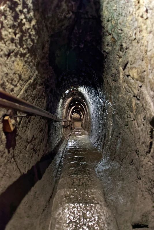 Панорама Идрии — город в долине реки Идрийца