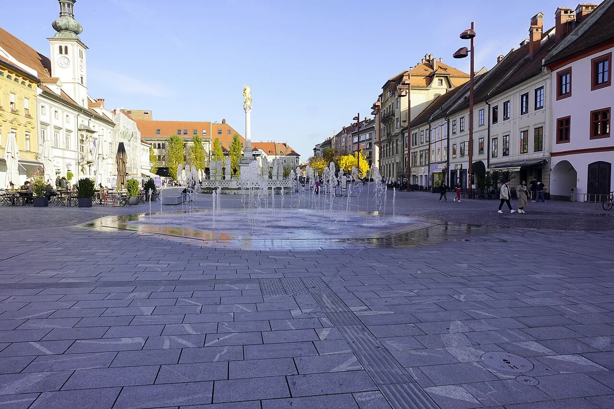 Главная площадь Марибора с чумной колонной