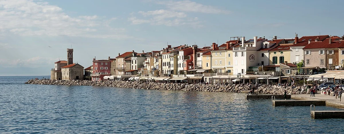 Соляные поля парка Сечовле рядом с Пираном, Словения