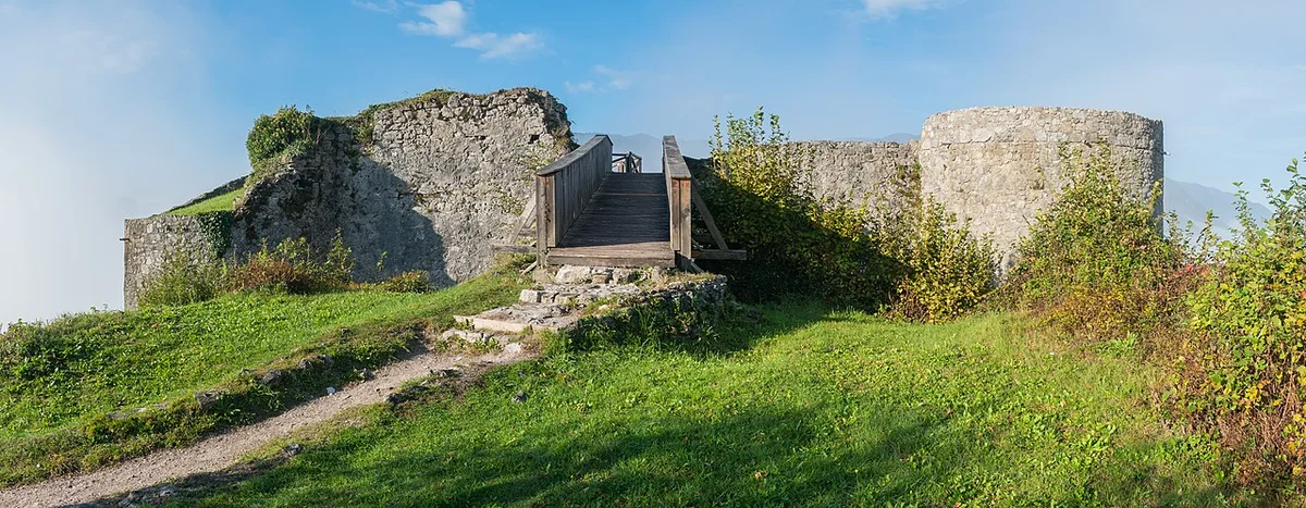 Купающиеся в изумрудной воде реки Сочи, Словения
