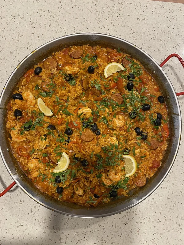 Аутентичная паэлья валенсиана с курицей и овощами