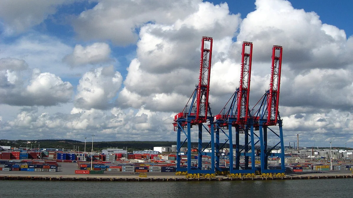 Башня свободного падения AtmosFear высотой 116 метров в Лисеберге