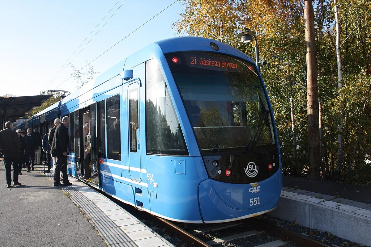 Трамвай Лидингёбанан, соединяющий остров Лидингё с метро Стокгольма