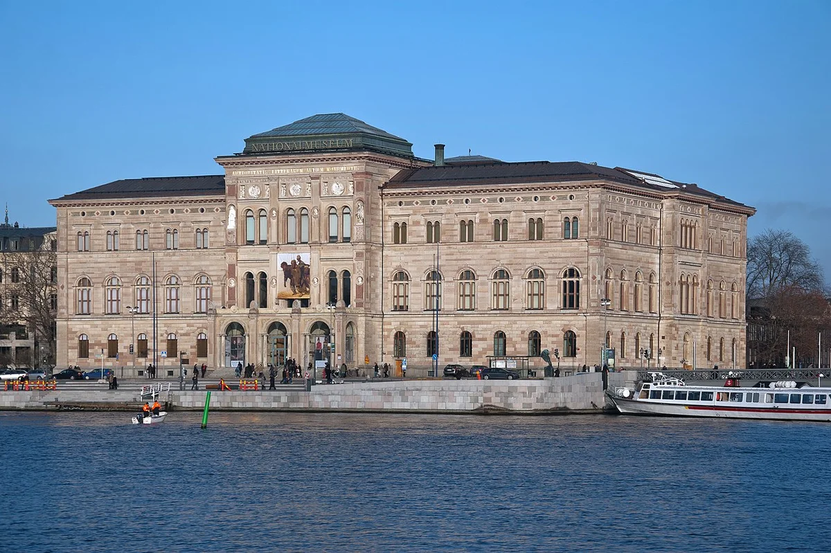 Графіті та вуличне мистецтво на стінах будівель району SoFo