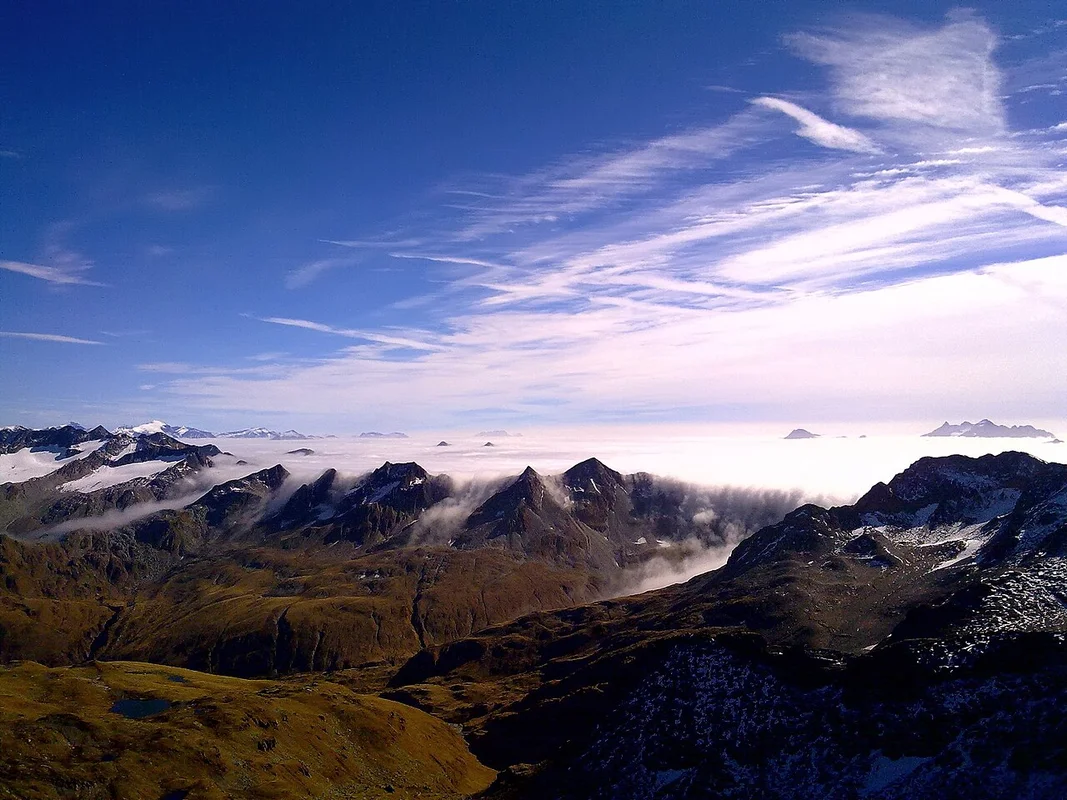 Вершина Гемсшток с видом на трассы и фрирайд-зоны Андерматта