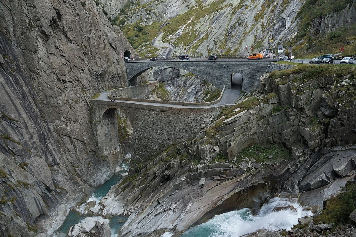 Чёртов мост в ущелье Шёлленен рядом с Андерматтом