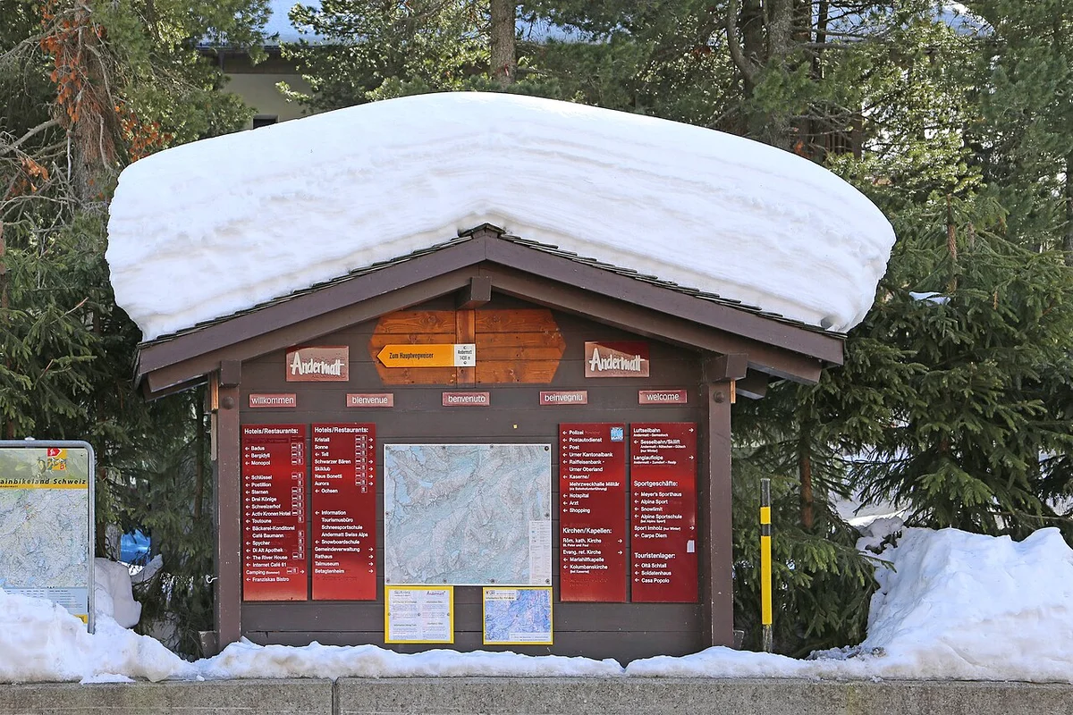 Памятник Суворову — крест, высеченный в скале ущелья Шёлленен