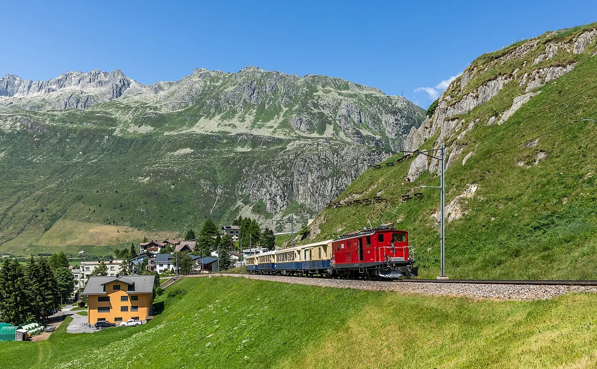 Заснеженная деревня Андерматт зимним вечером