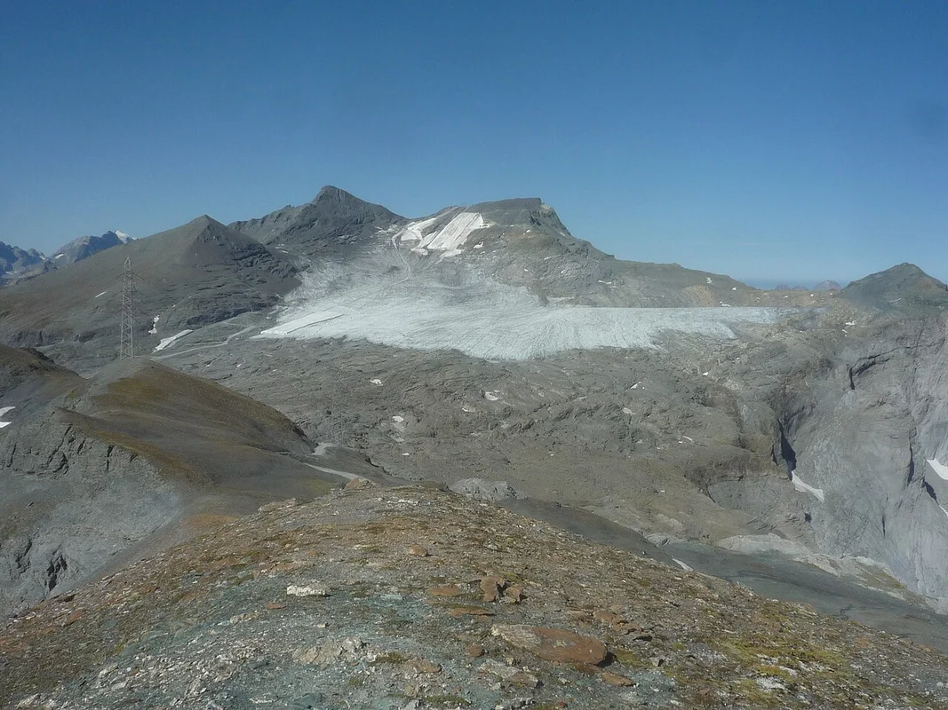 Панорама с ледника Вораб на высоте 3018 м в зоне катания LAAX