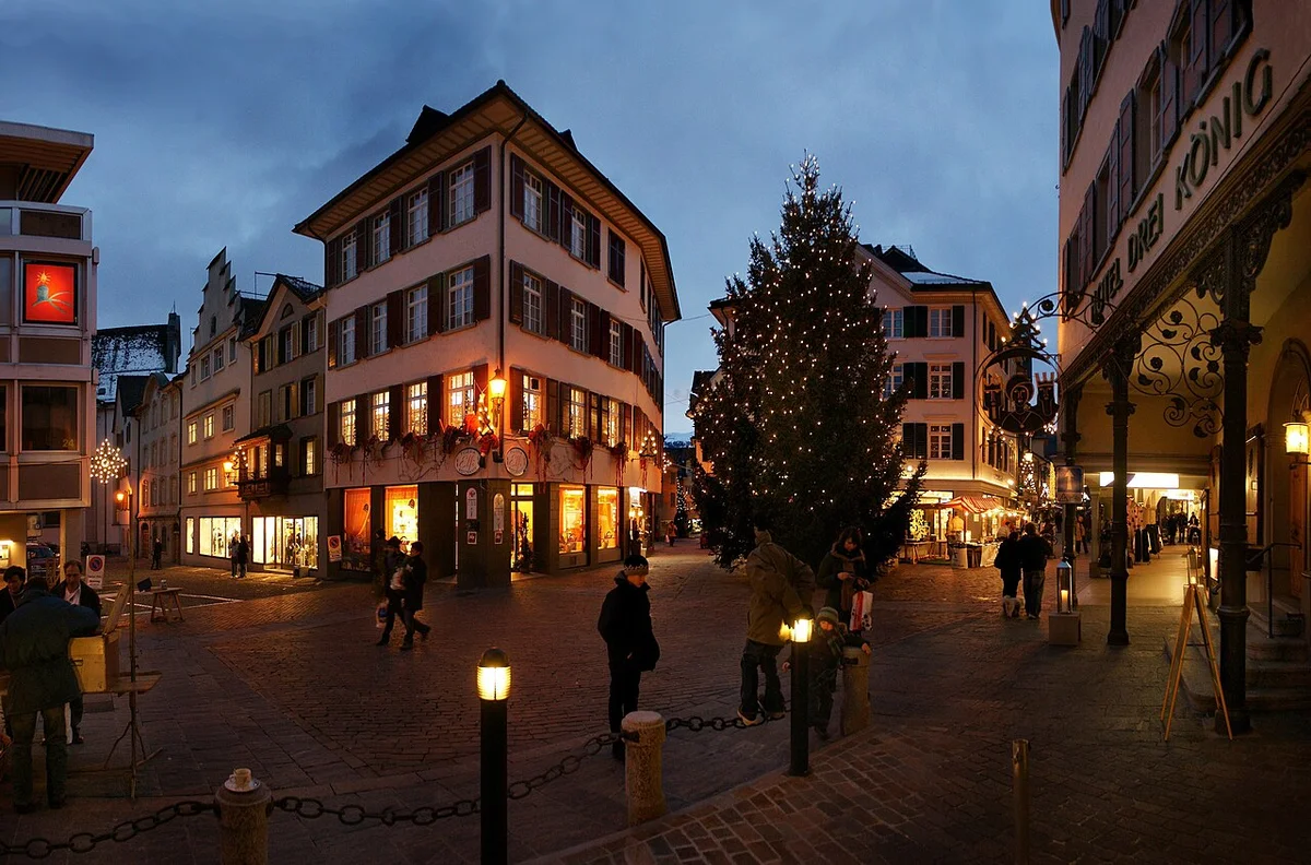 Аркадные дома на Маркштрассе в старом городе Альтштеттен