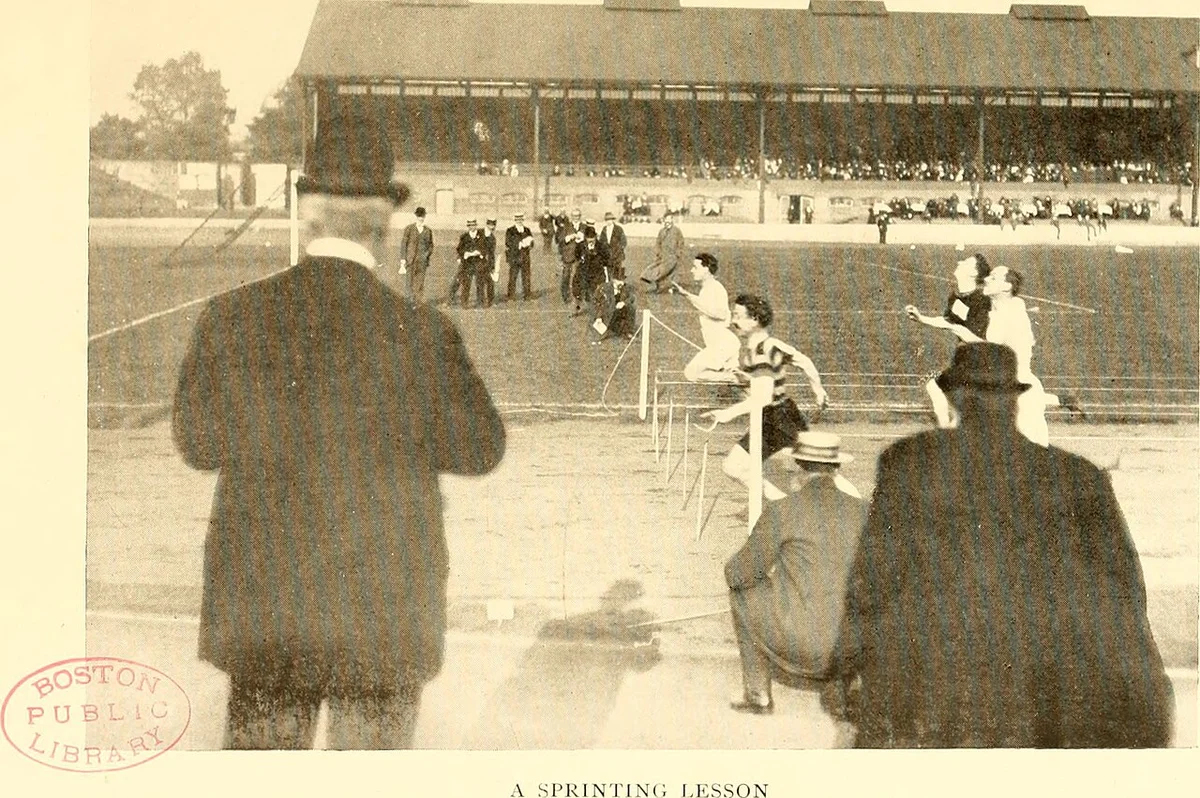 Один из декоративных средневековых фонтанов старого Берна с раскрашенной фигурой XVI века
