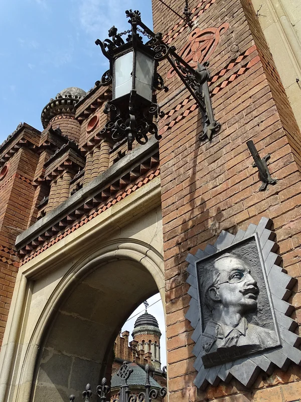 Ландшафтный парк Черновицкого университета весной