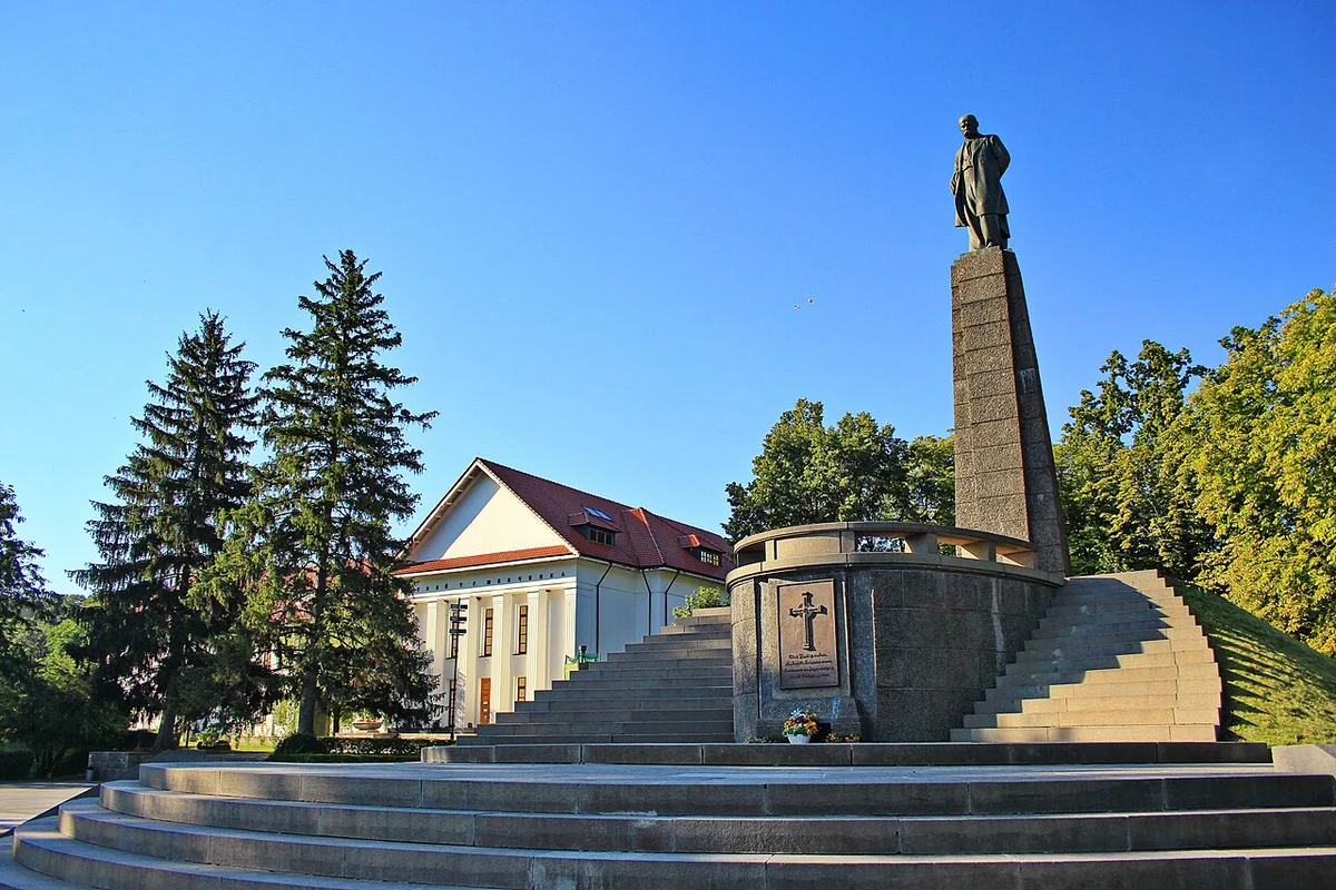 Гора Тарасова в Каневі: гробниця Шевченка над Дніпром – як дістатися, що подивити, практичні поради