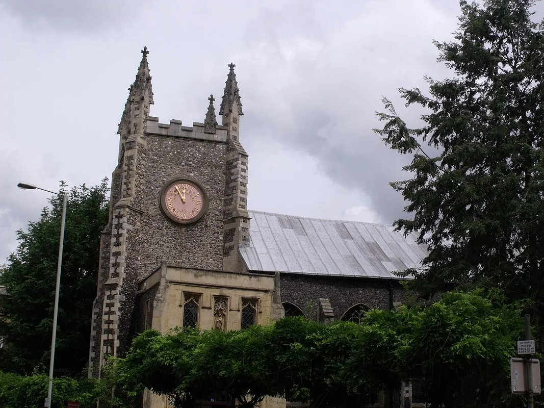 Брусчатка Андреевского спуска с галереями и сувенирными лотками