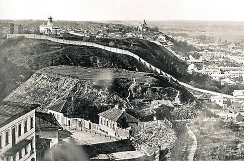 Историческое кладбище на Замковой горе с надгробиями XVII–XIX веков