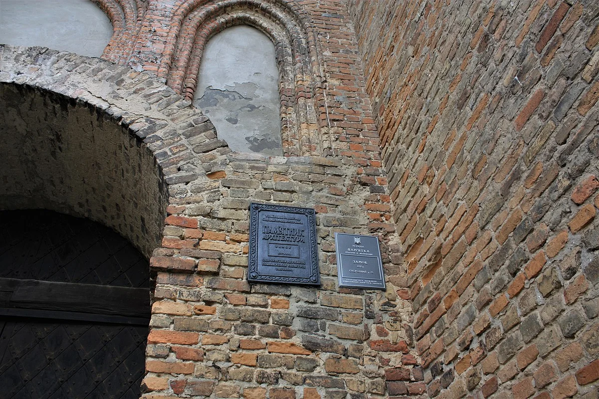 ルーツクの中央市場。地元の農家が野菜、果物、ウクライナ製の手工芸品を販売している」 loading=